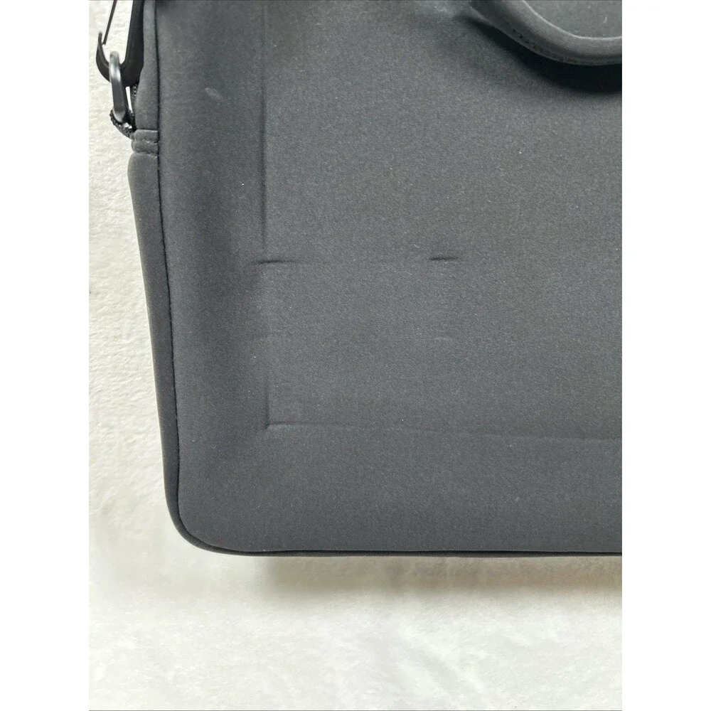 Targus Laptop Messenger Bag Black CVR20101-01 With Strap for 15” Laptop